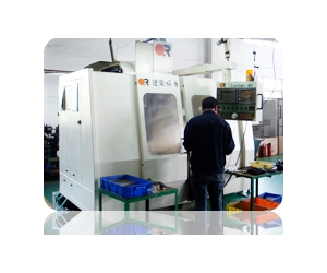 02: Taiwan CNC Center processing machine